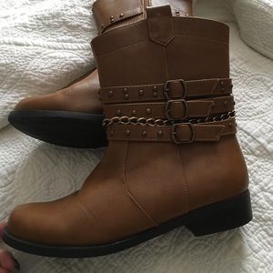 Fashion Boots (size 8)